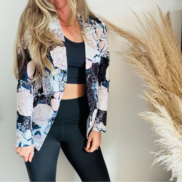 BCBG Black White Pink Blue Floral Print Tuxedo Blazer $148 Open Jacket Sweater M - Picture 11 of 11